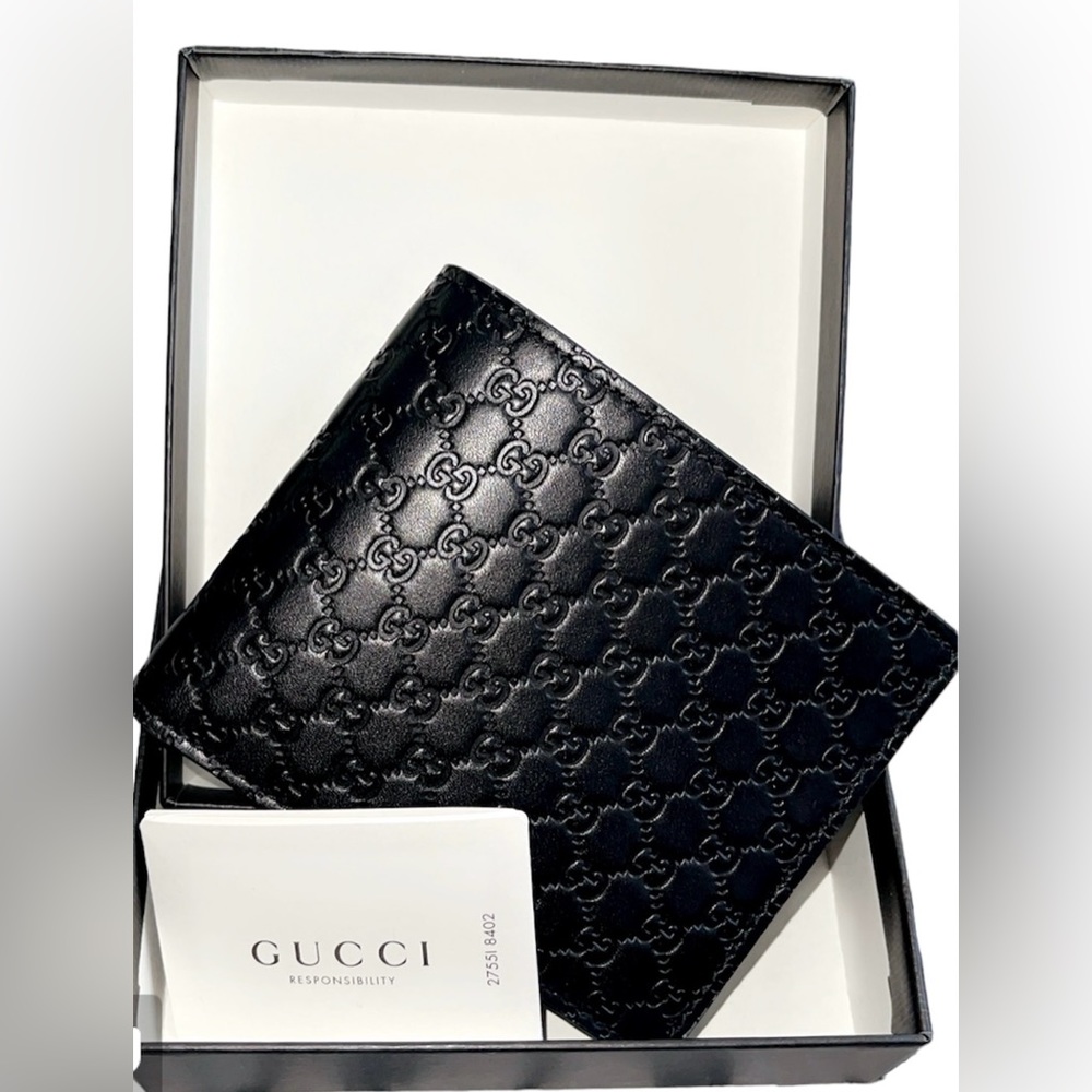 ** Brand New ** - Mens Gucci wallet in black…And just in time for the holidays!!